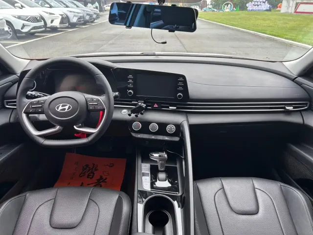 Hyundai Elantra — Фото автомобиля 4