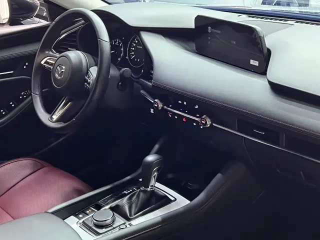 Mazda Axela — Фото автомобиля 20