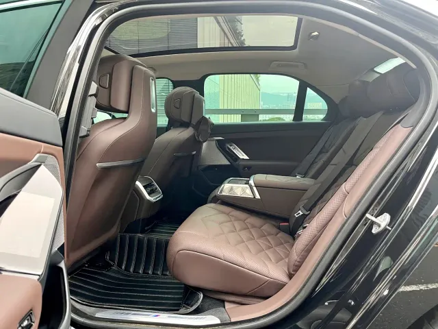 BMW 7 Series — Фото автомобиля 8