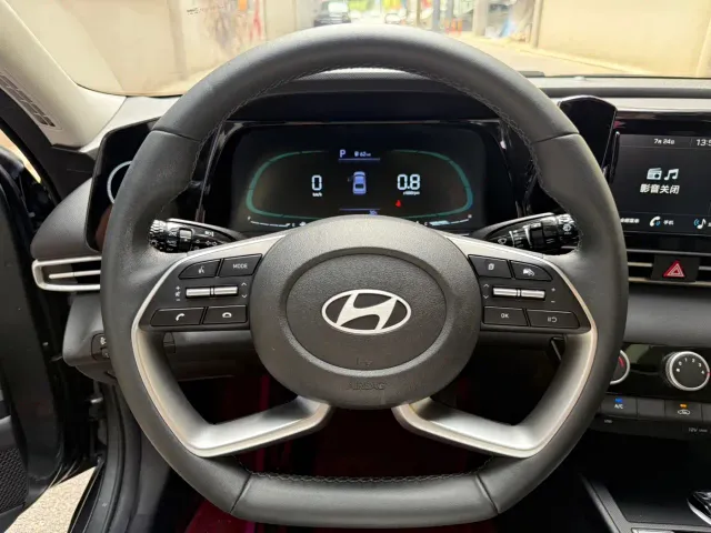 Hyundai Elantra — Фото автомобиля 11
