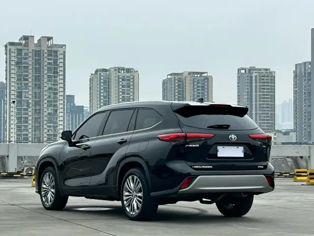 Toyota Highlander — Фото автомобиля 4