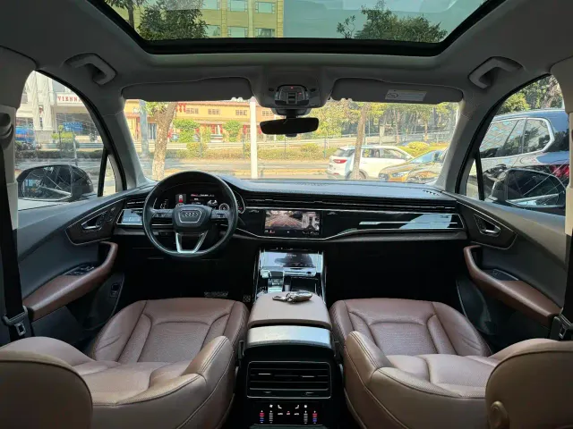 Audi Q7 — Фото автомобиля 12