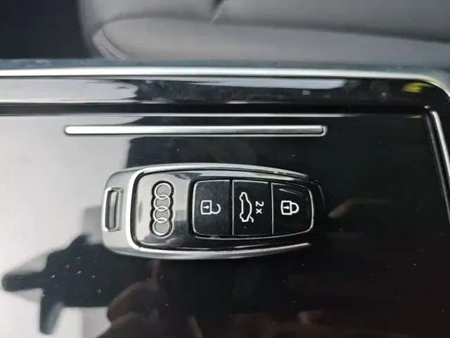 Audi Q7 — Фото автомобиля 8