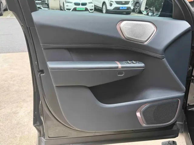 Lynk & Co Lynk & Co 900 2025 2.0T Ultra — Фото автомобиля 5