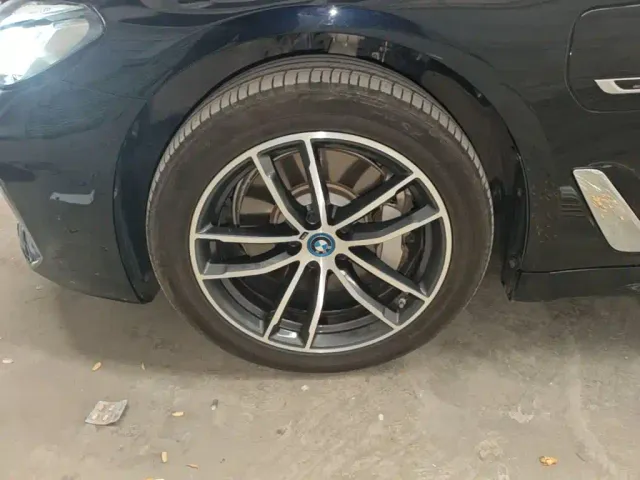 BMW 5 Series — Фото автомобиля 22
