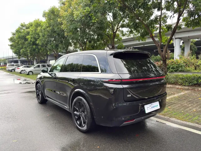 Li Auto L8 — Фото автомобиля 8