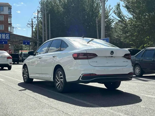 Volkswagen Lavida — Фото автомобиля 9