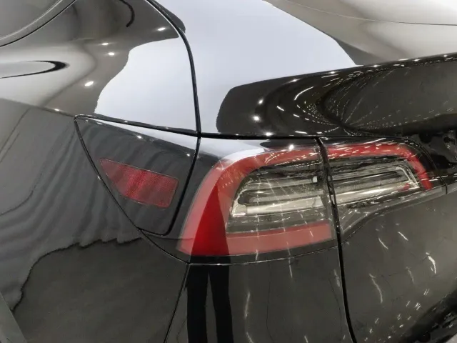 Tesla Model Y — Фото автомобиля 19