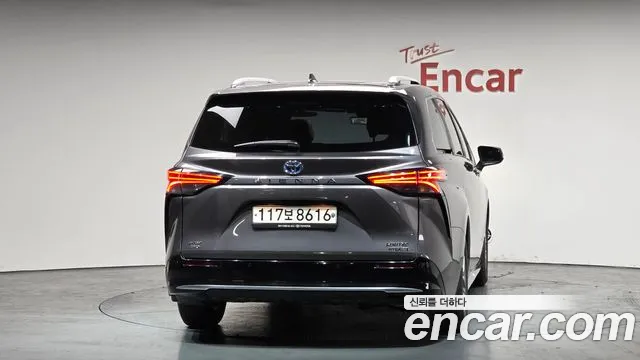 Toyota Sienna — Фото автомобиля 4