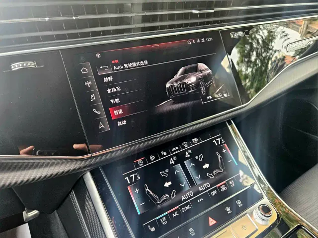 Audi SQ7 — Фото автомобиля 15