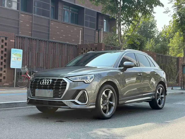 Фотография автомобиля — Audi Q3