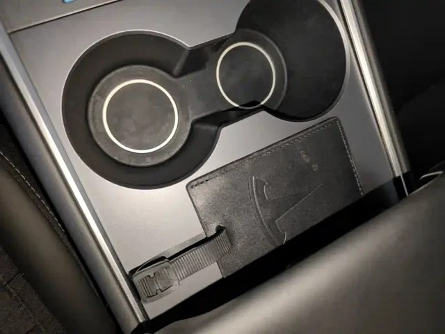 Tesla Model Y — Фото автомобиля 8