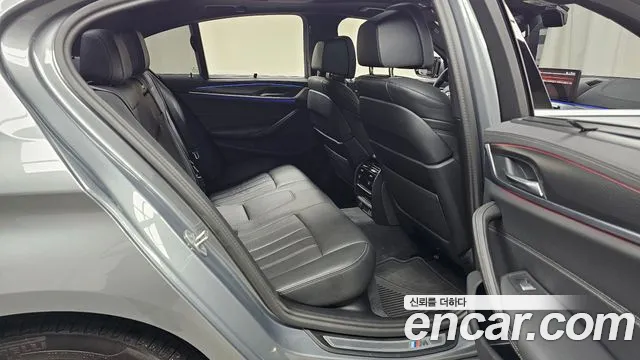 BMW 5 Series G30 — Фото автомобиля 17