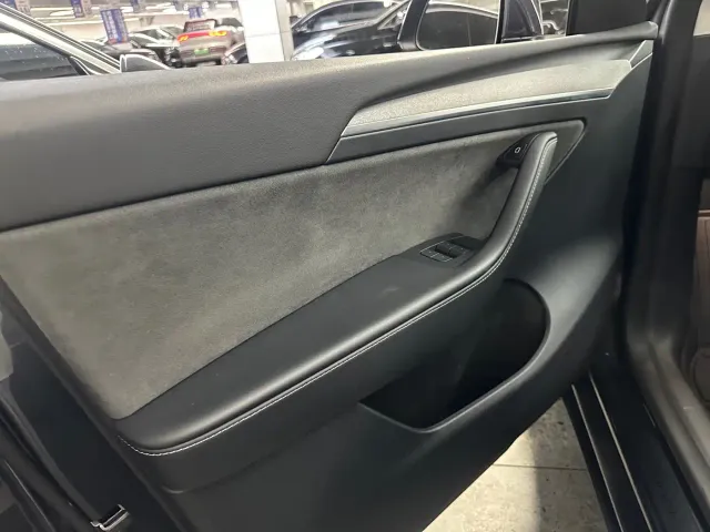 Tesla Model Y — Фото автомобиля 4