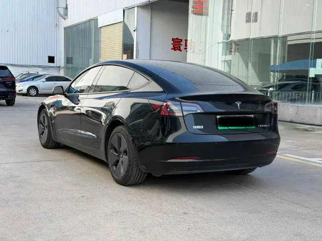 Tesla Model 3 — Фото автомобиля 8