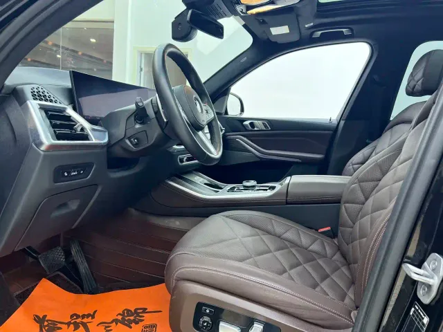 BMW BMW X5 2023 xDrive 40Li M Sport Black Night Package — Фото автомобиля 9