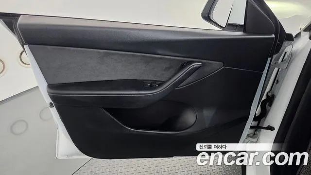 Tesla Model Y — Фото автомобиля 13