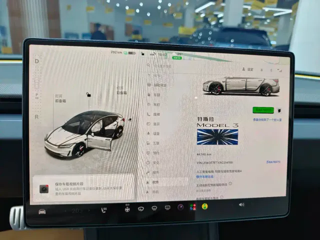 Tesla Model 3 — Фото автомобиля 8