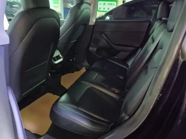 Tesla Model Y — Фото автомобиля 16