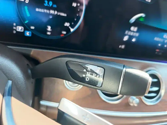 Mercedes-Benz E-Class — Фото автомобиля 13