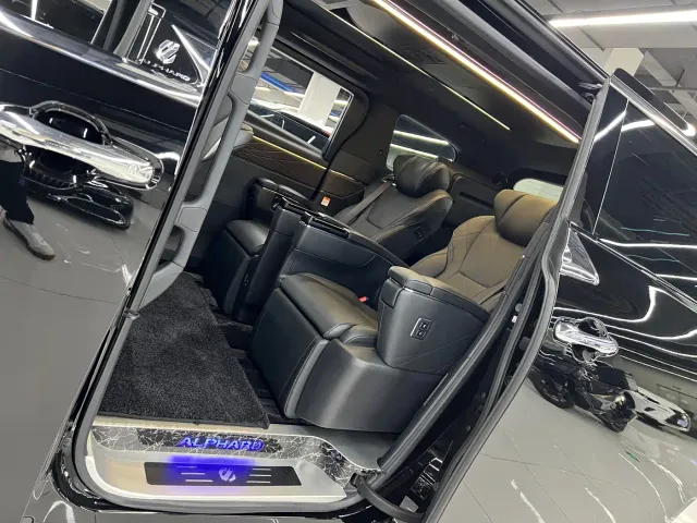Toyota Alphard — Фото автомобиля 11