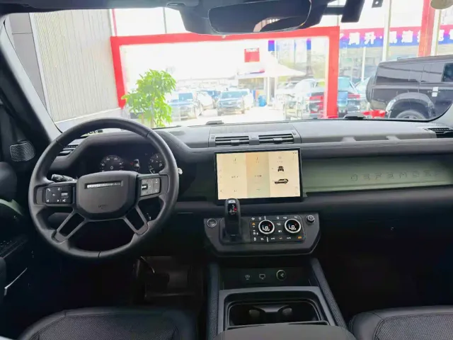 Land Rover Defender — Фото автомобиля 13