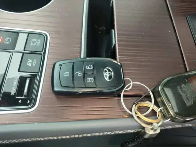 Toyota Granvia — Фото автомобиля 8