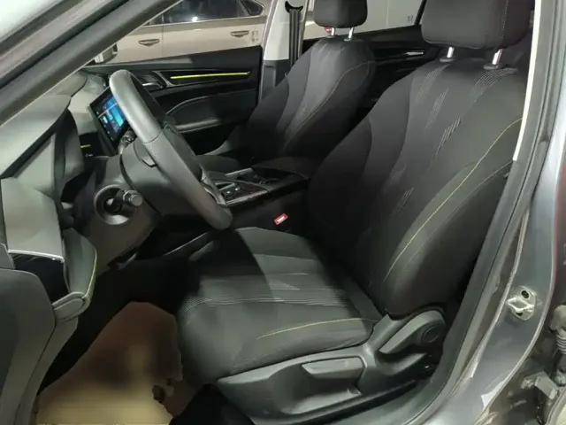 Roewe i5 — Фото автомобиля 14