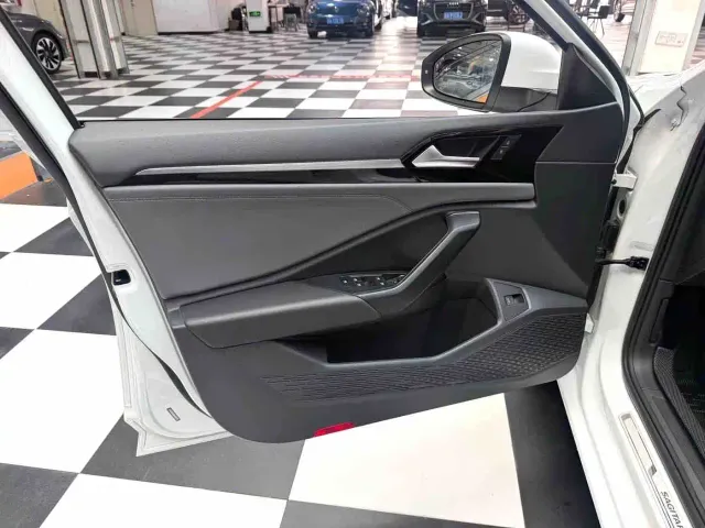 Volkswagen Sagitar — Фото автомобиля 6