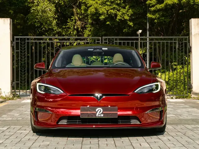 Tesla Model S — Фото автомобиля 2