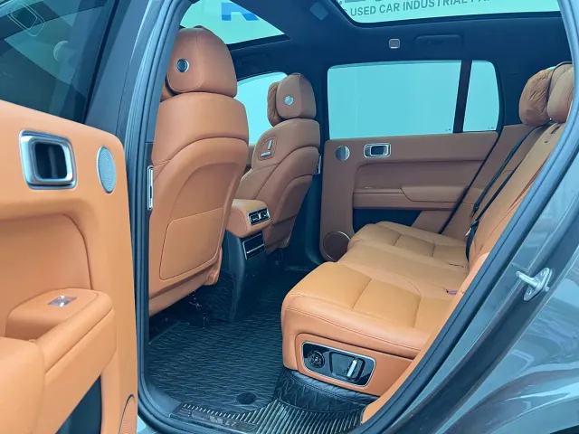 Li Auto L7 — Фото автомобиля 9