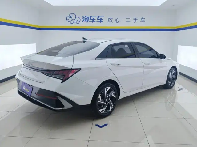 Hyundai Elantra — Фото автомобиля 3