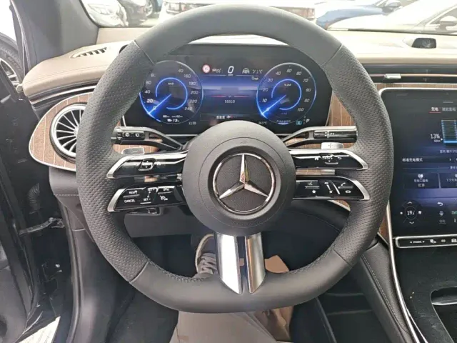 Mercedes-Benz EQE SUV — Фото автомобиля 10