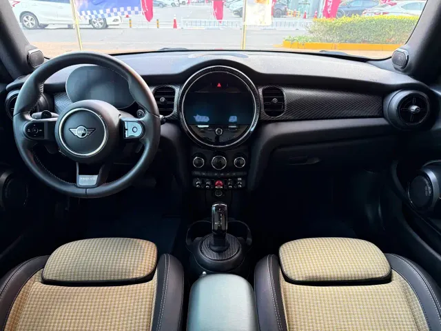 MINI Hatch — Фото автомобиля 13