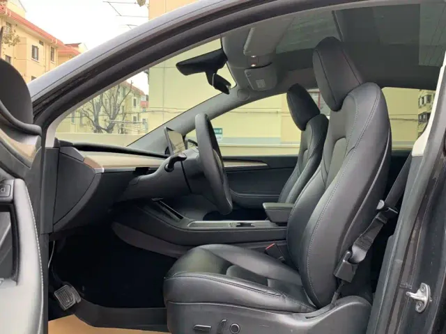 Tesla Model Y — Фото автомобиля 14