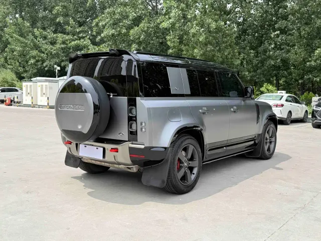 Land Rover Defender — Фото автомобиля 16
