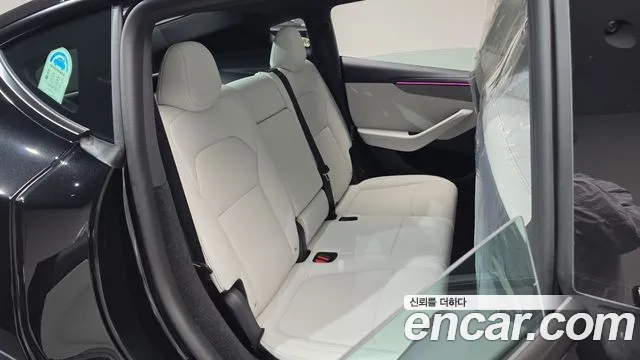 Tesla Model Y — Фото автомобиля 16