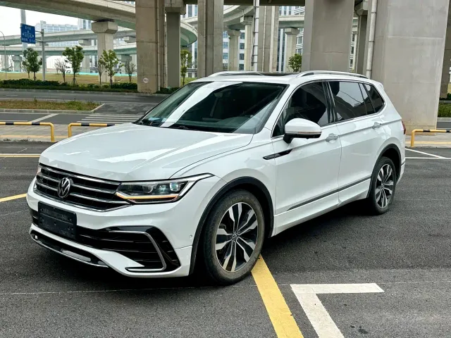 Фотография автомобиля — Volkswagen Tiguan L