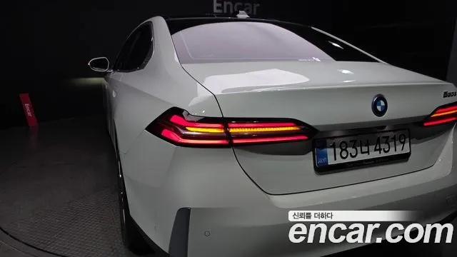 BMW 5-Series 5 серия (G60) — Фото автомобиля 19