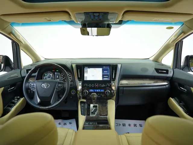 Toyota Alphard — Фото автомобиля 12