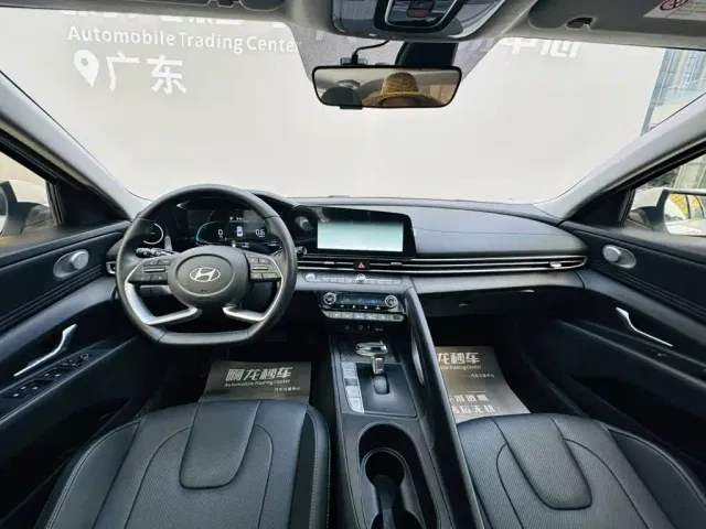 Hyundai Elantra — Фото автомобиля 6