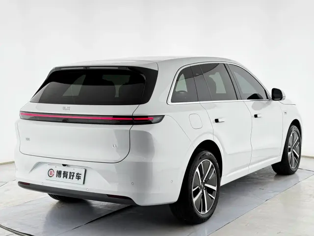 Li Auto L6 — Фото автомобиля 14