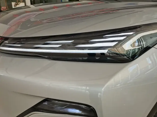 Geely Galaxy Starship 7 EM-i — Фото автомобиля 11