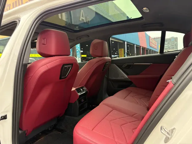 BMW 5 Series — Фото автомобиля 14