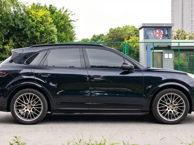 Porsche Cayenne — Фото автомобиля 7