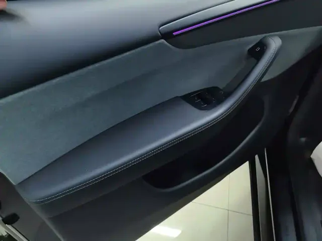 Tesla Model Y — Фото автомобиля 7
