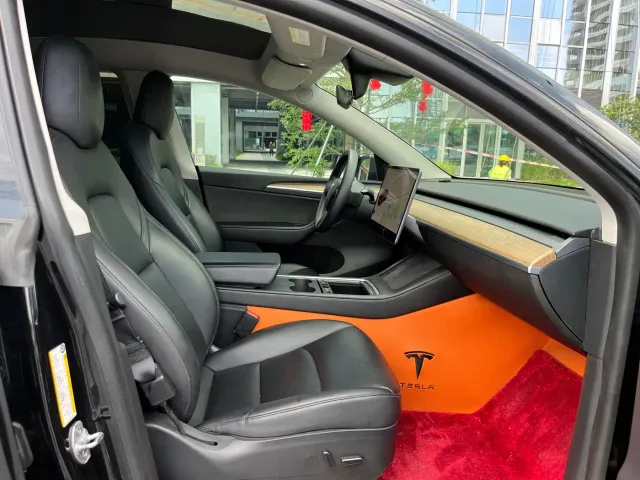 Tesla Model Y — Фото автомобиля 13