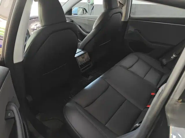 Tesla Model 3 — Фото автомобиля 11