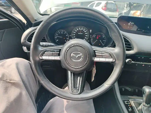 Mazda Axela — Фото автомобиля 10