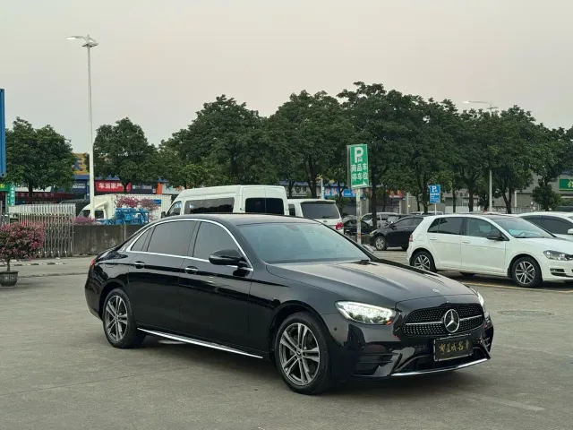 Mercedes-Benz E-Class — Фото автомобиля 3